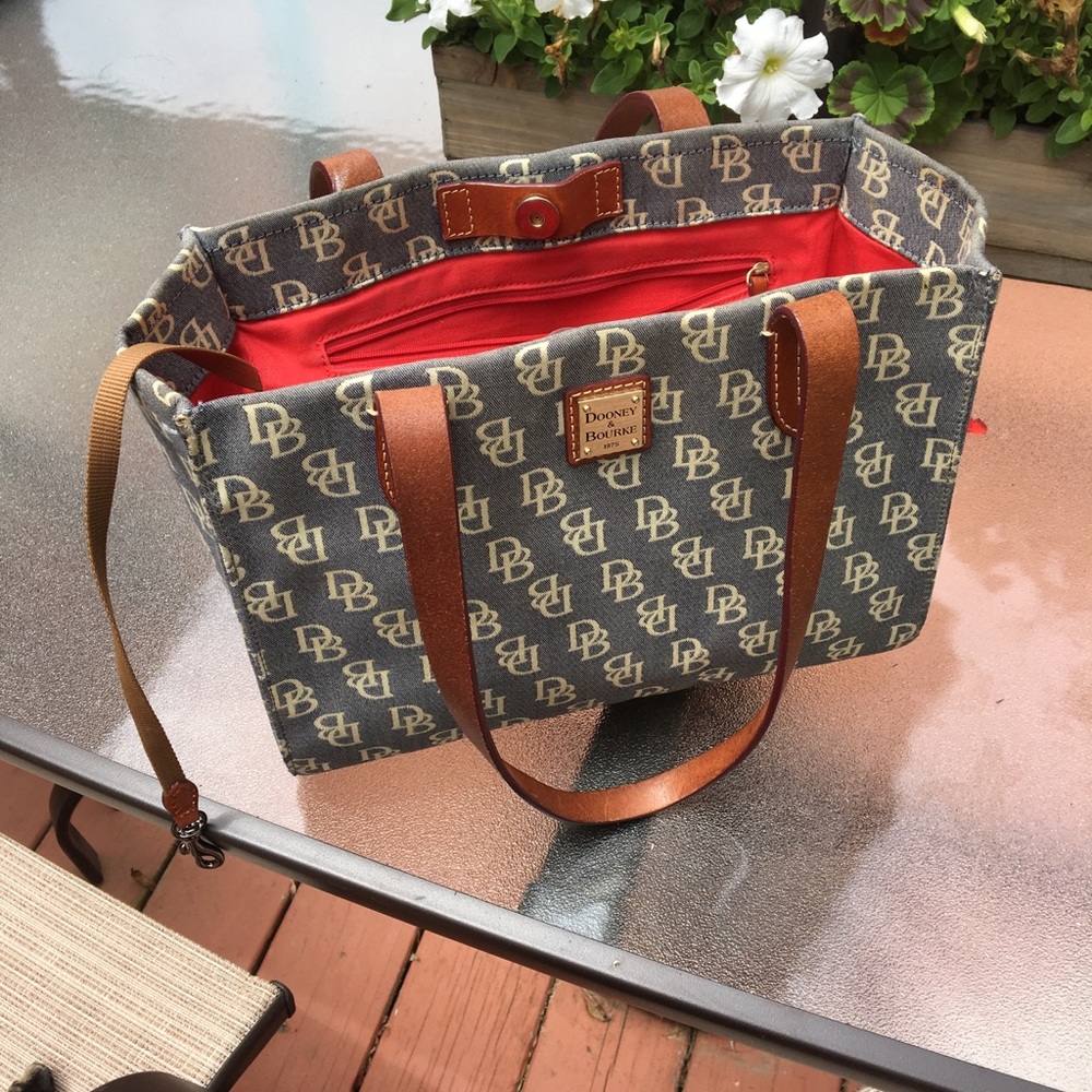 Dooney & Bourke purse